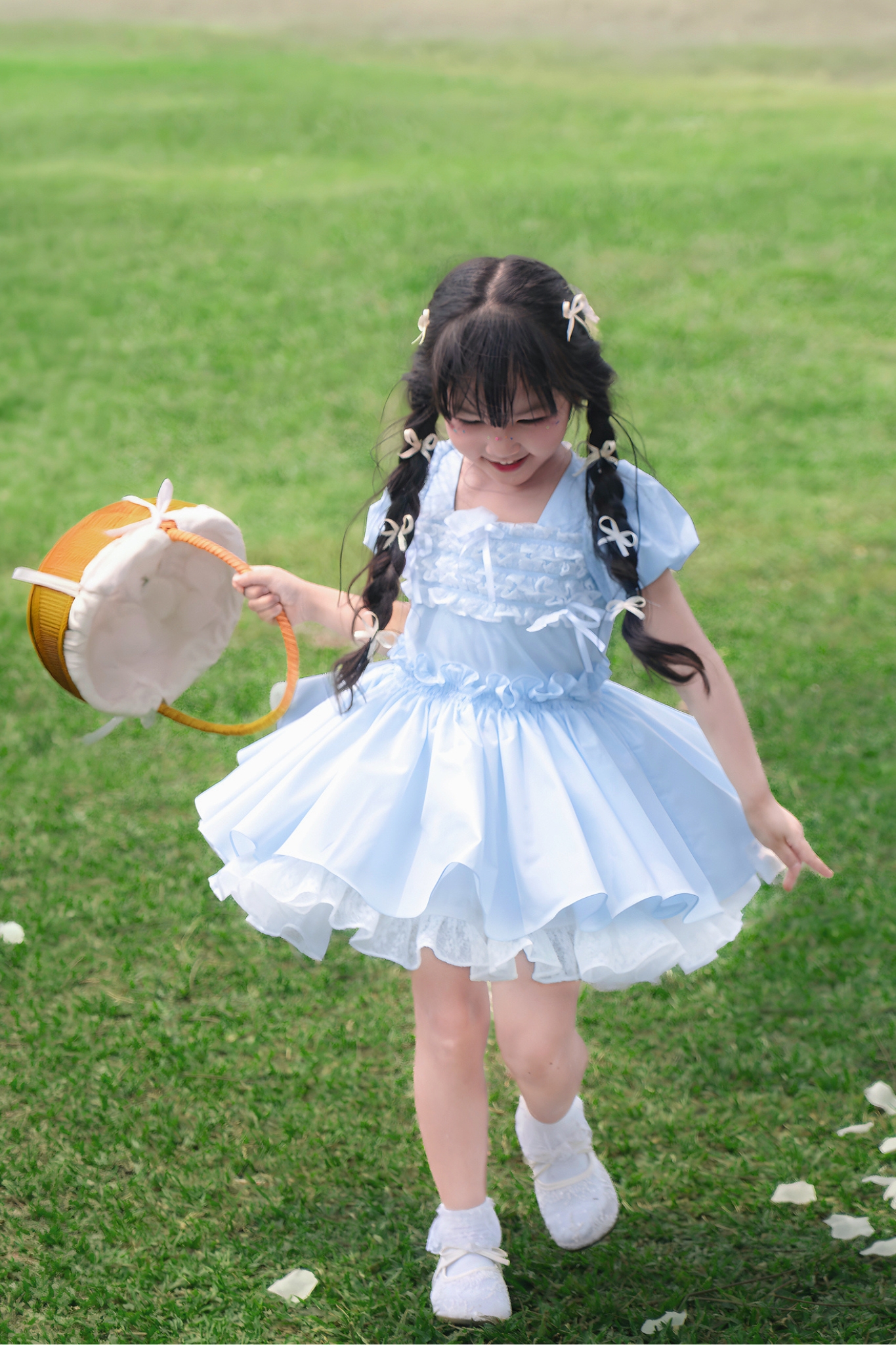 Cách phối đồ cho bé gái đi du lịch